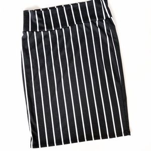 Lula Roe black and white cassie skirt